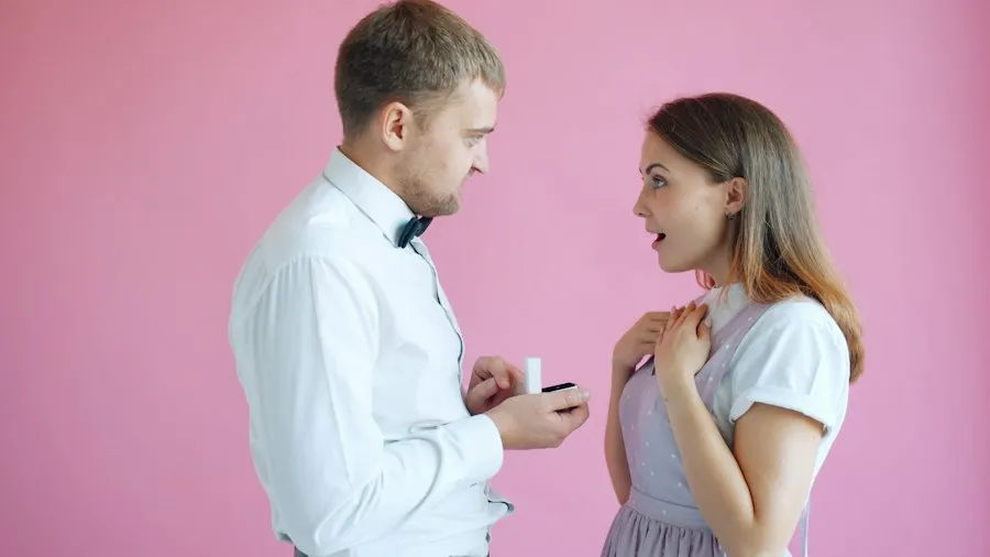 Photo common couple communication mistakes